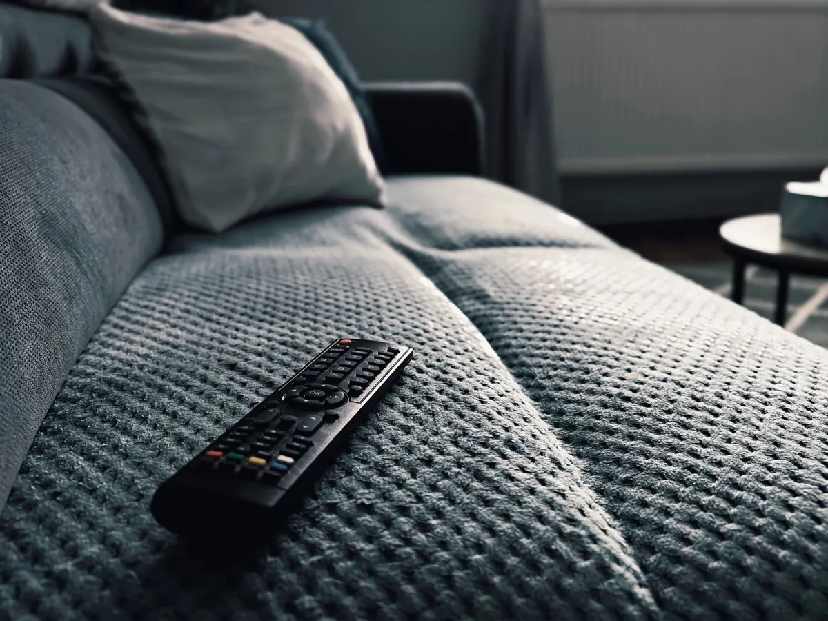 How to Build a Spoiler-Free Entertainment Watchlist from Weekly Reviews